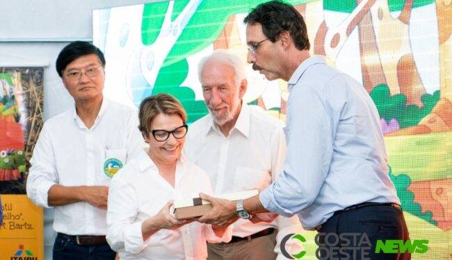 Ministra da Agricultura visita Show Rural e elogia atuação de Itaipu