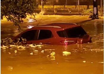 Em quatros horas, choveu uma média de 100 milímetros em Foz do Iguaçu