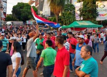 Cidade do Leste amanhece sob protestos contra Sandra Zacarias
