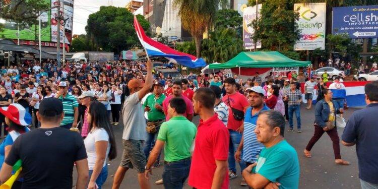 Cidade do Leste amanhece sob protestos contra Sandra Zacarias