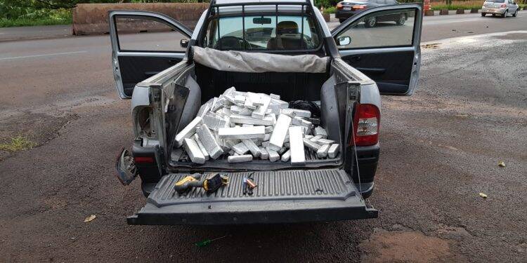 Motorista com carro de Santa Catarina é preso levando maconha para Cascavel