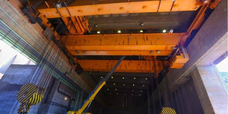 Itaipu inicia processo de modernização das pontes rolantes e pórticos