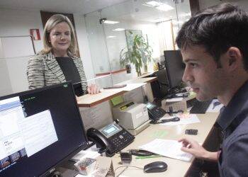 Gleisi apresenta propostas para aumentar salário e reduzir preço do gás