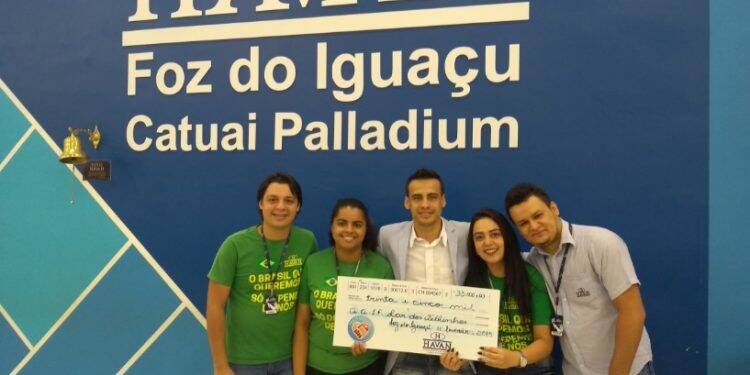 Havan entrega R$ 37 mil do projeto Troco Solidário ao Lar dos Velhinhos de Foz