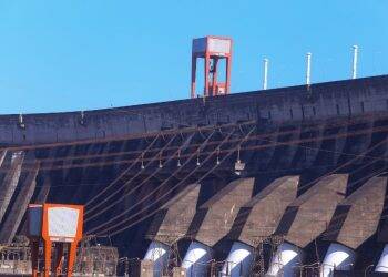 Itaipu inicia processo de modernização das pontes rolantes e pórticos