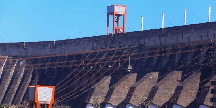 Itaipu inicia processo de modernização das pontes rolantes e pórticos