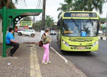 Após intervenção da prefeitura, motoristas e cobradores voltam a receber salários em dia