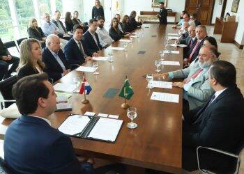 Paraná e Paraguai discutem infraestrutura e agronegócio