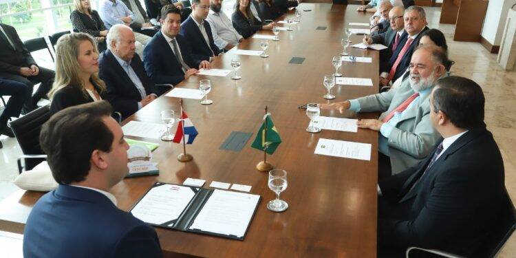 Paraná e Paraguai discutem infraestrutura e agronegócio