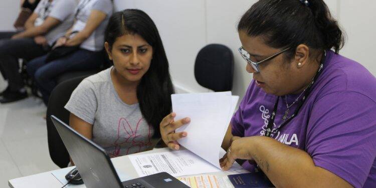 Unila e Polícia Federal realizam mutirão para regularizar documentos de estudantes