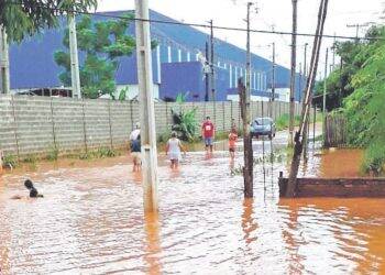 Prefeitura de Cidade do Leste decreta estado de emergência por inundações