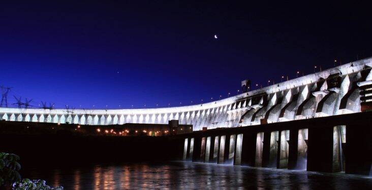 Turistas poderão acompanhar desligamento de luzes ornamentais de Itaipu durante a Hora do Planeta