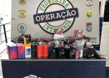 Veículos com mercadorias em fundo falso são apreendidos na Ponte da Amizade