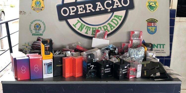 Veículos com mercadorias em fundo falso são apreendidos na Ponte da Amizade