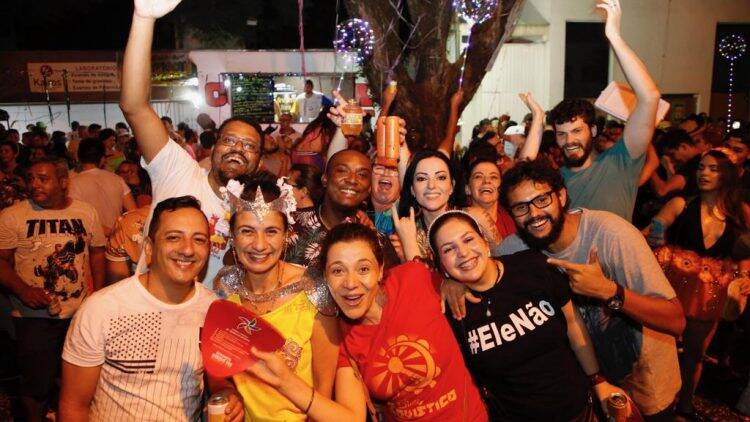 Veja as imagens do domingo do Carnaval da Saudade