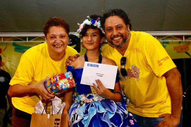 Veja as imagens do domingo do Carnaval da Saudade