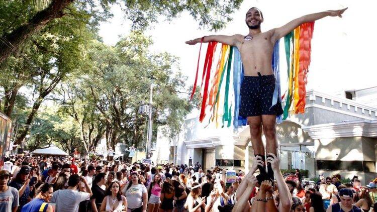 Veja as imagens do domingo do Carnaval da Saudade