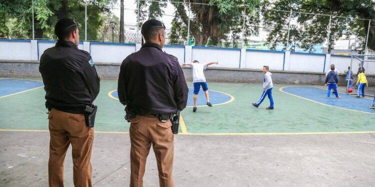 Chefe da Casa Civil visita escolas estaduais em Foz do Iguaçu