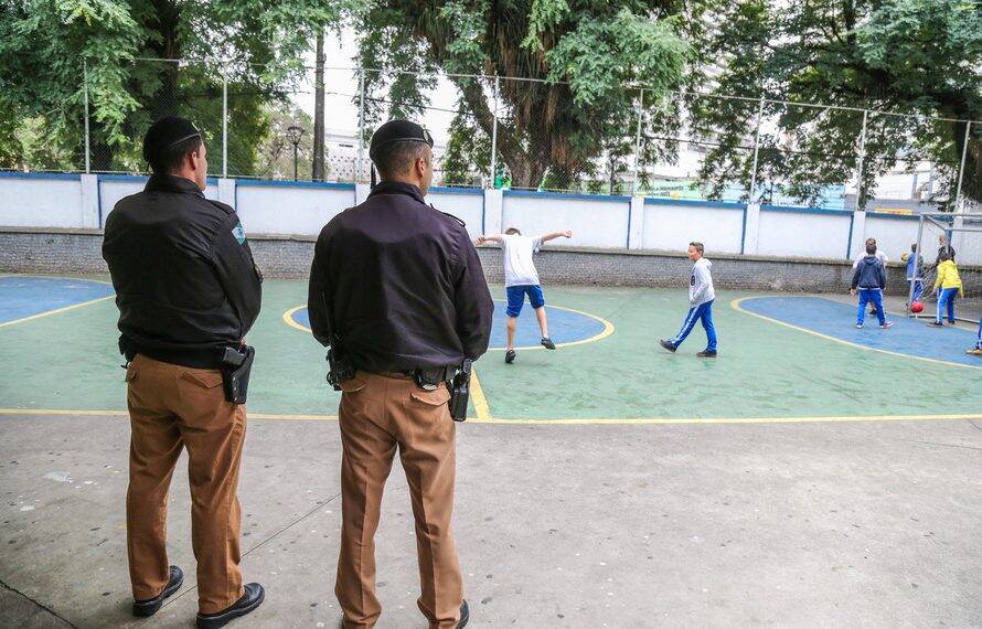 Chefe da Casa Civil visita escolas estaduais em Foz do Iguaçu