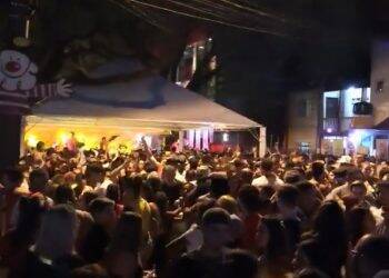 Ambulante esfaqueia homem no lado de fora do Carnaval da Saudade