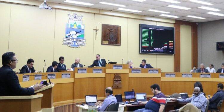 Vereadores rejeitam contas de 2014 do ex-prefeito Reni Pereira