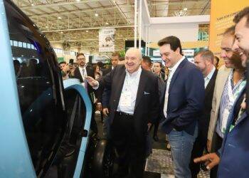 Governador anuncia isenção de impostos para carros elétricos