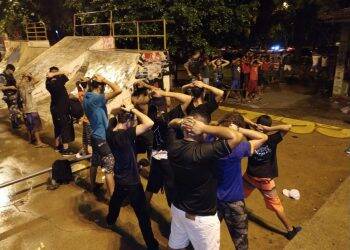 Operação aborda 400 pessoas na pista de skate em frente ao Ginásio Costa Cavalcanti
