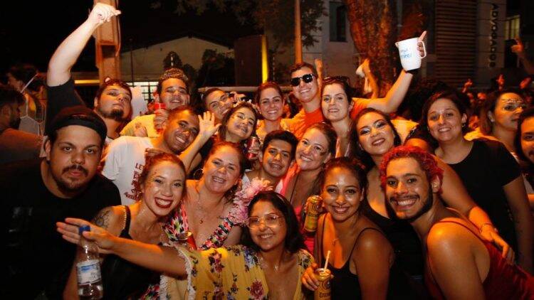 Veja as imagens do domingo do Carnaval da Saudade