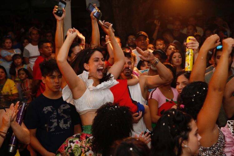 Veja as imagens do domingo do Carnaval da Saudade