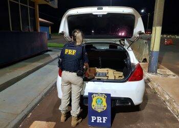 Paraguaio é preso com 190 kg de maconha em carro roubado em Porto Alegre