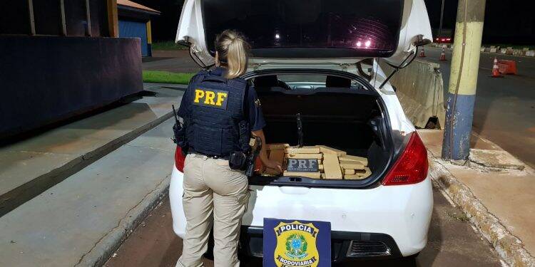 Paraguaio é preso com 190 kg de maconha em carro roubado em Porto Alegre