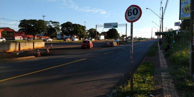 Trânsito desviado da Avenida Costa e Silva para a Rua Sérgio Gasparetto