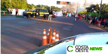 Manifestação indígena fecha ponte Ayrton Senna em Guaíra