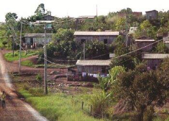 Começa tramitar projeto para resolver drama de famílias que vivem em cima de lixão há 24 anos
