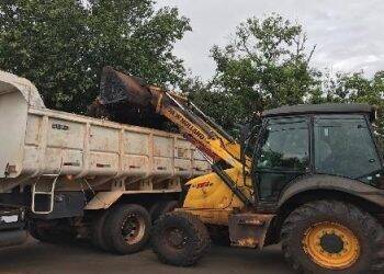 Prefeitura faz mutirão de limpeza no Porto Meira