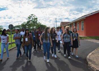 Calouros da Unila são recebidos pela comunidade acadêmica