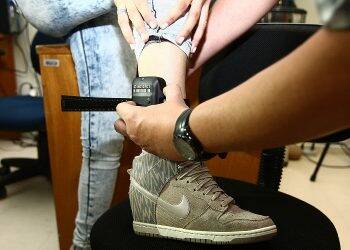 Decreto regulamenta que presos paguem as tornozeleiras eletrônicas