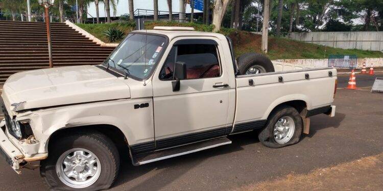 PRF atira em caminhonete após motorista não acatar ordem de parada na Ponte da Amizade
