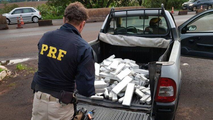 PRF apreende 3,5 toneladas de drogas e 5,9 milhões de carteiras de cigarro no 1º trimestre no Paraná
