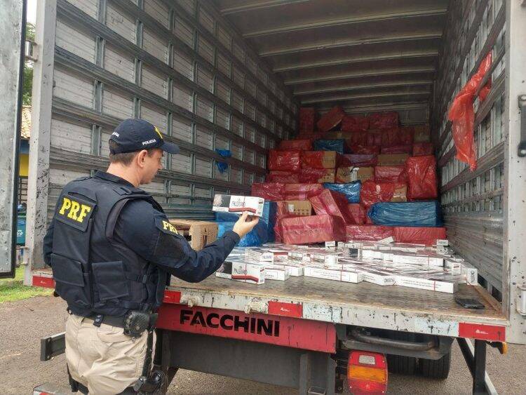 PRF apreende 3,5 toneladas de drogas e 5,9 milhões de carteiras de cigarro no 1º trimestre no Paraná