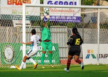 Foz/Athlético vence em casa e sobe na classificação