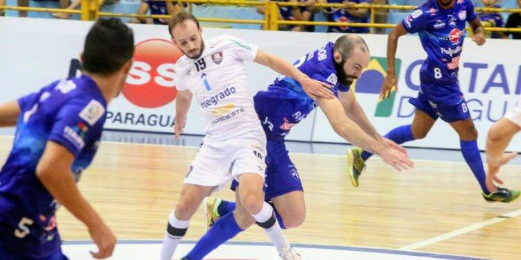 Vitória deixa Foz Cataratas na liderança
