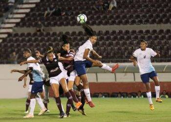Time feminino de Foz perde pelo Brasileiro