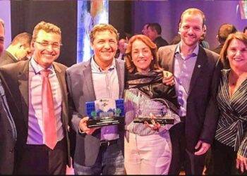 Chico Brasileiro recebe prêmio pelo projeto MEI na Escola