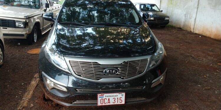 Carro de irmãos mortos no Paraguai é encontrado em estacionamento de supermercado em Foz do Iguaçu