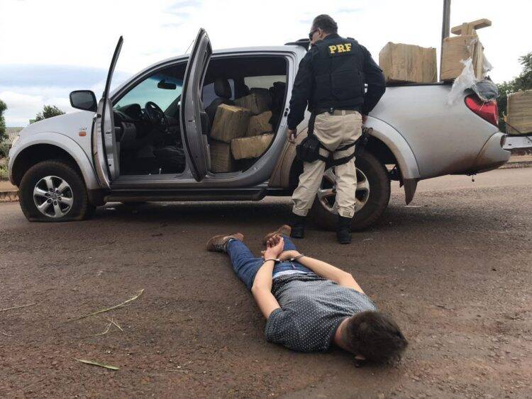 PRF apreende 3,5 toneladas de drogas e 5,9 milhões de carteiras de cigarro no 1º trimestre no Paraná