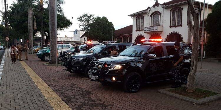 Operação da Polícia Militar intensifica presença policial nas ruas de Foz do Iguaçu