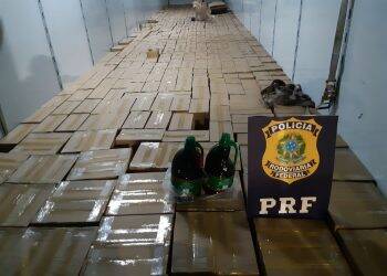 PRF apreende caminhão com carregamento de azeite de oliva