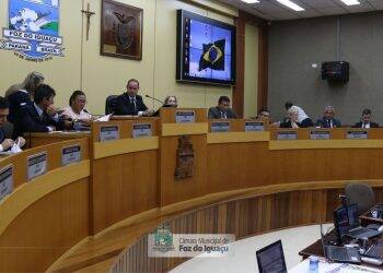 Câmara adia duas sessões desta semana pela viagem de cinco vereadores
