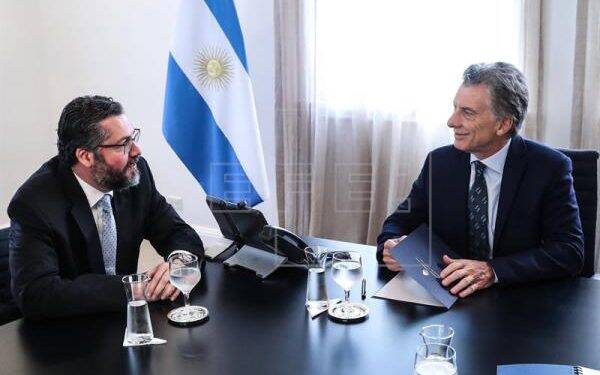 Mauricio Macri e Ernesto Araújo acertam visita de Bolsonaro à Argentina